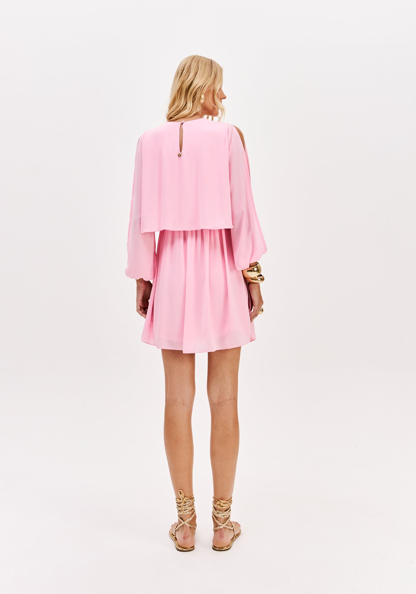 Vestido Curto Com Mangas