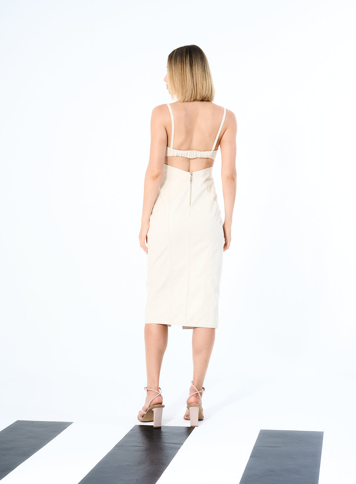 Vestido Com Bordado Manual Bege Gale