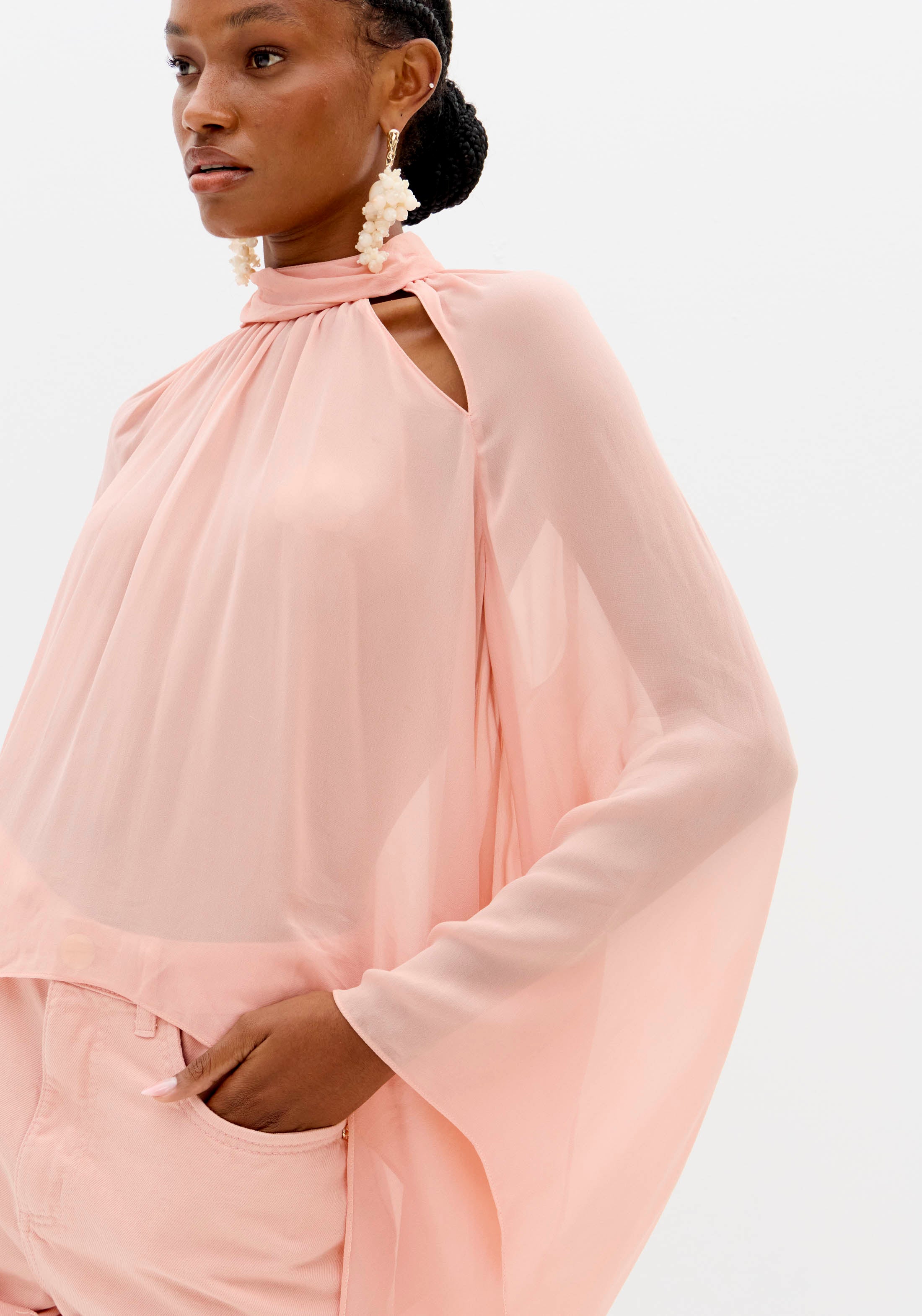 Blusa Com Gola Manga Assimétrica