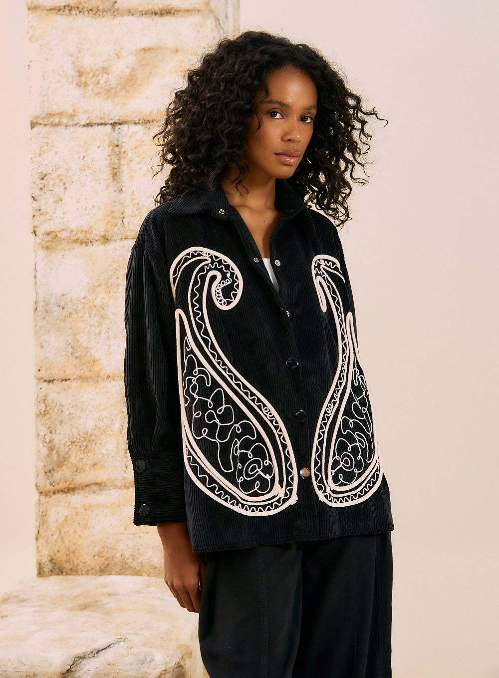 Camisa Bordado Preto