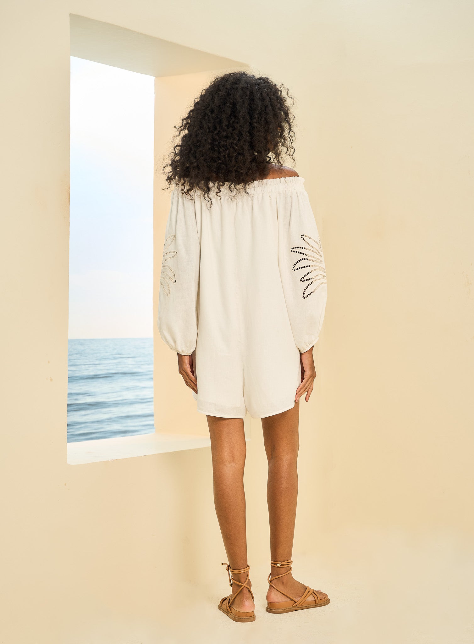 Macacão Linho Bordado Off Shell