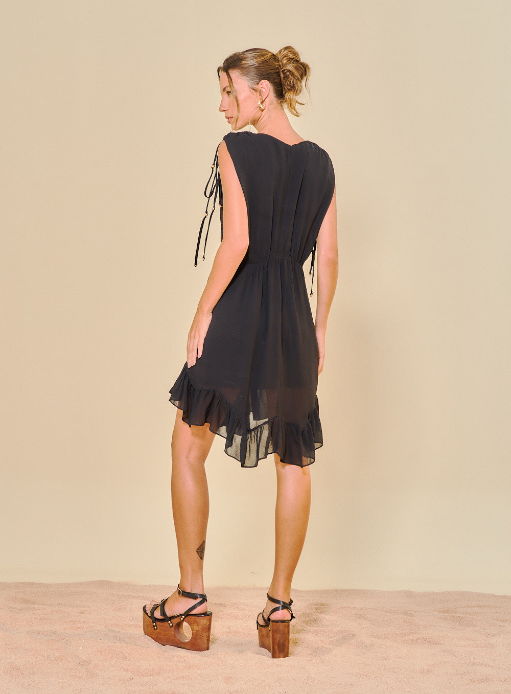 Vestido Decote Preto