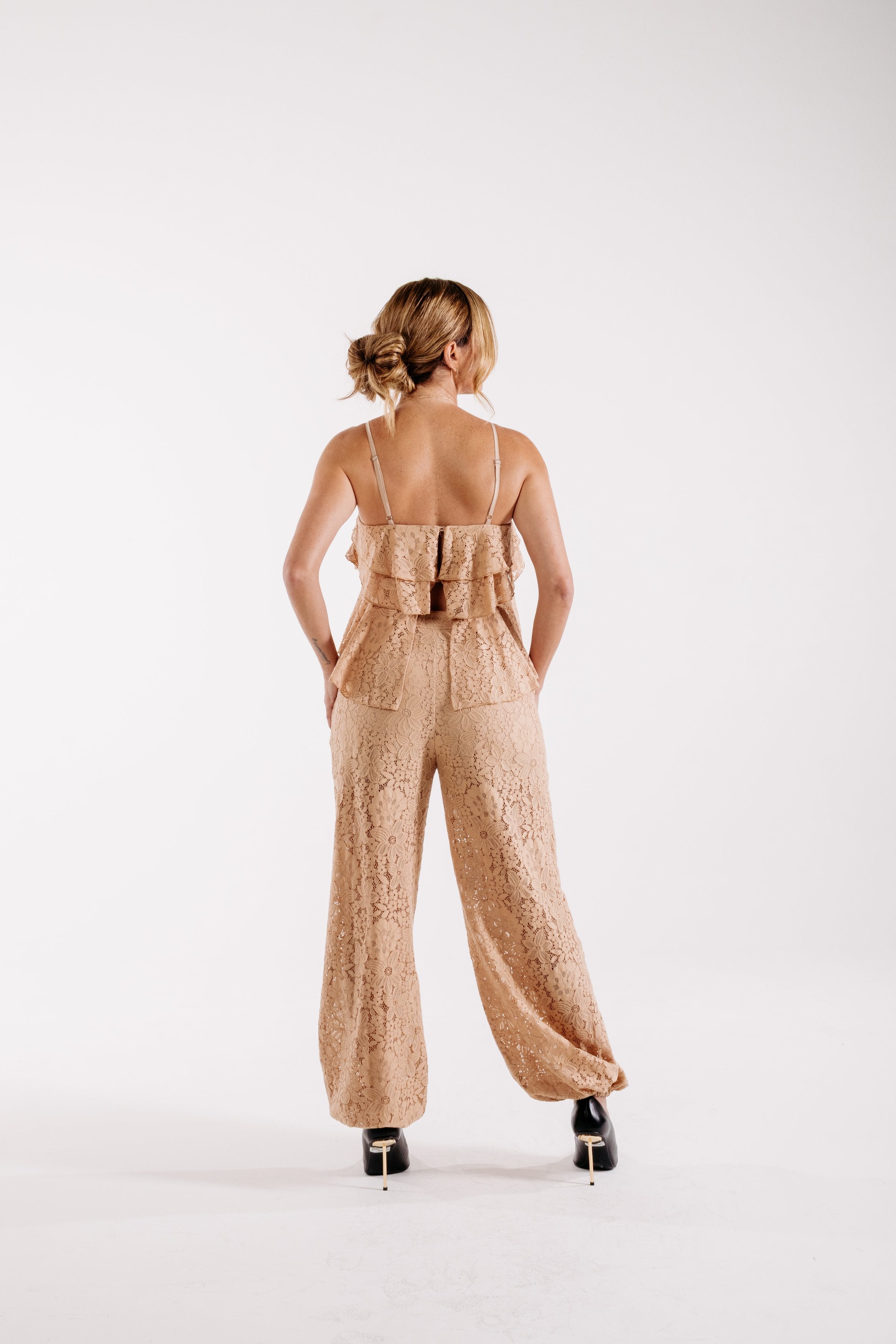 Conjunto Palais Calça e Renda Amendoa