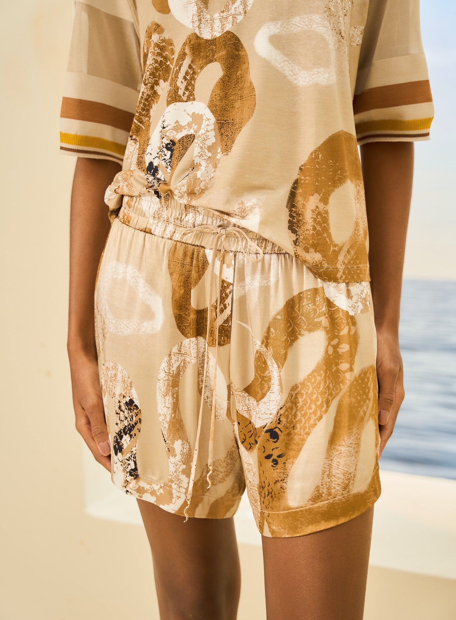 Short Estampado Serpentine Sand