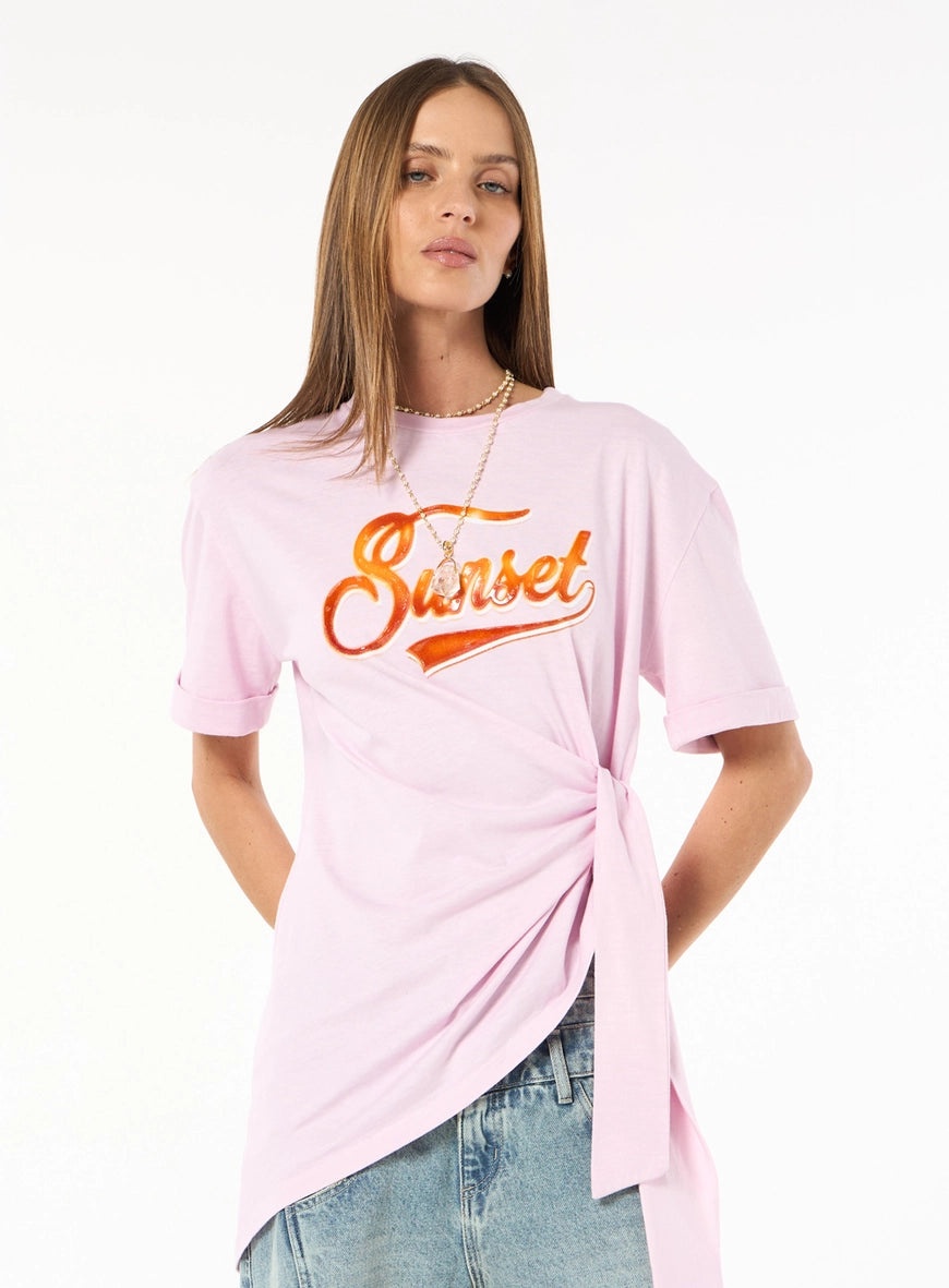 Camiseta Assimétrica Detalhe Nó Rosa Sweet Pink