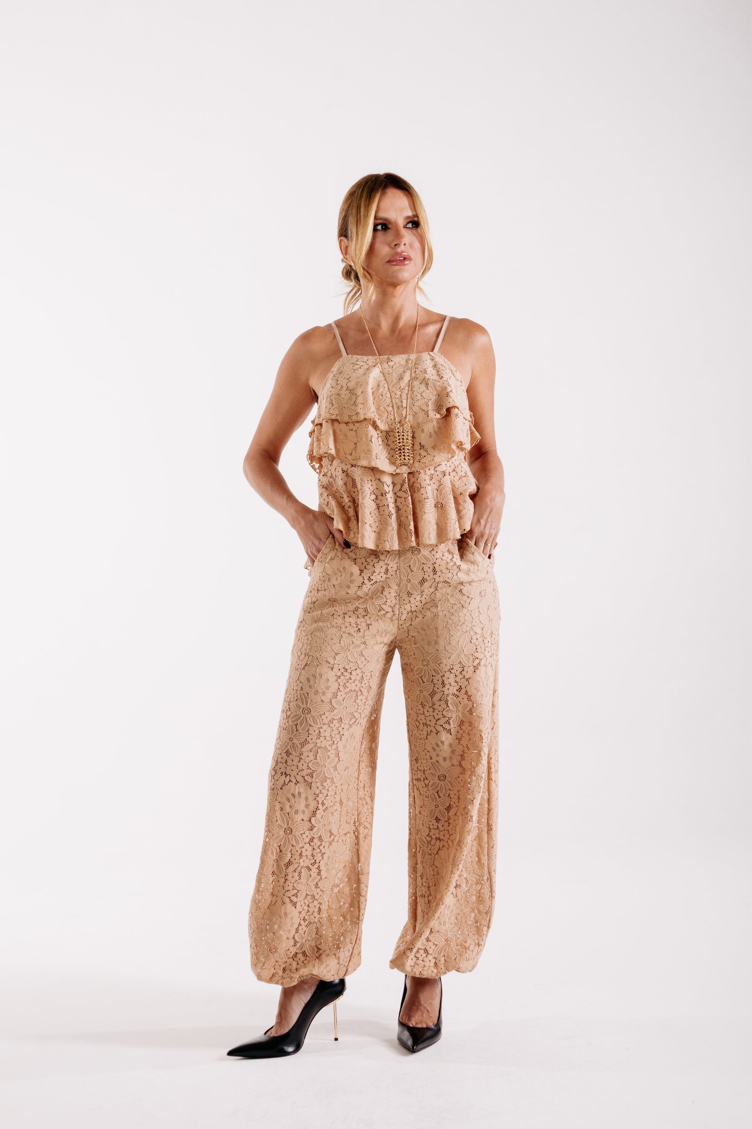 Conjunto Palais Calça e Renda Amendoa