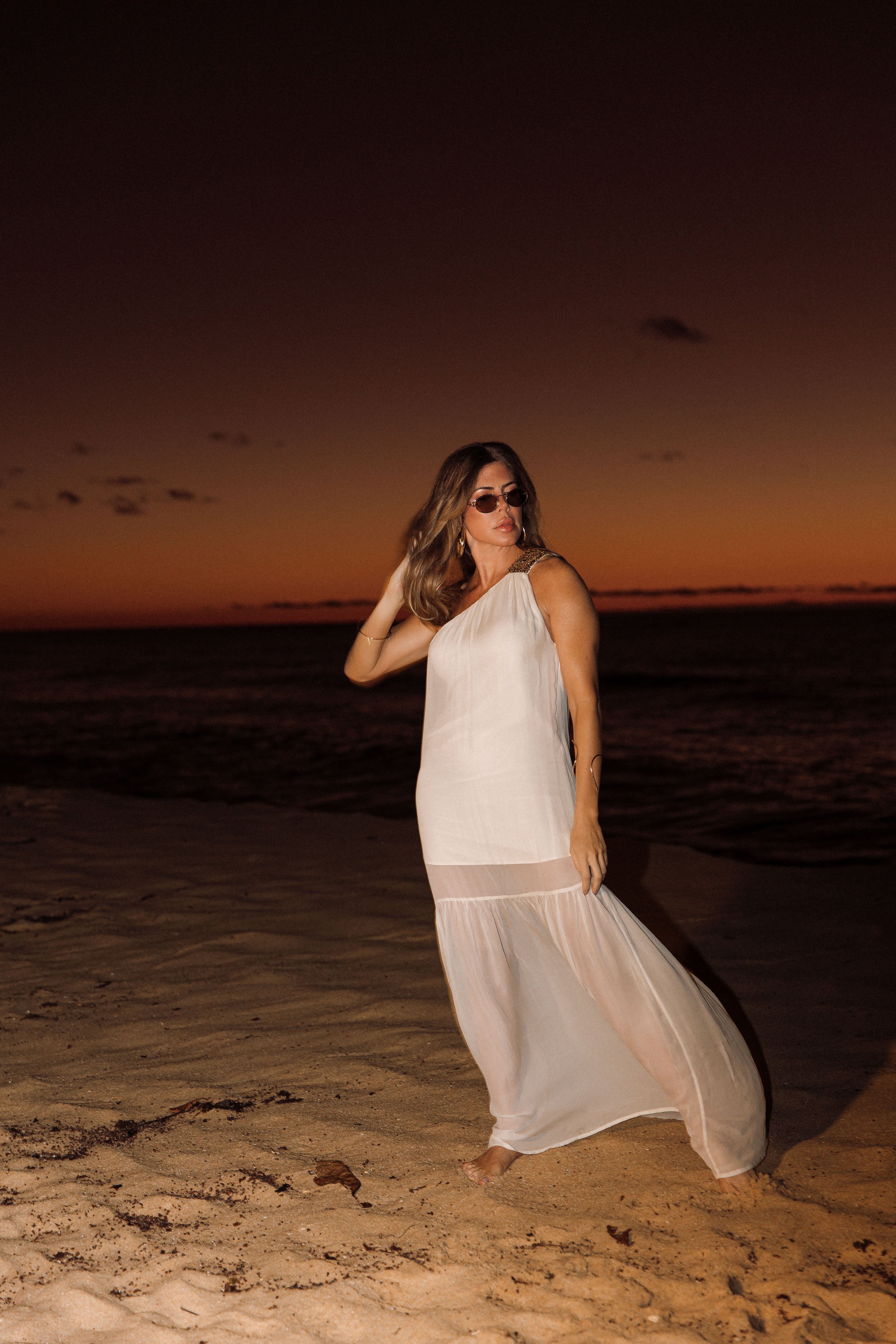 Vestido Detalhe Linho com Bordado Manual Bege Brilhantino