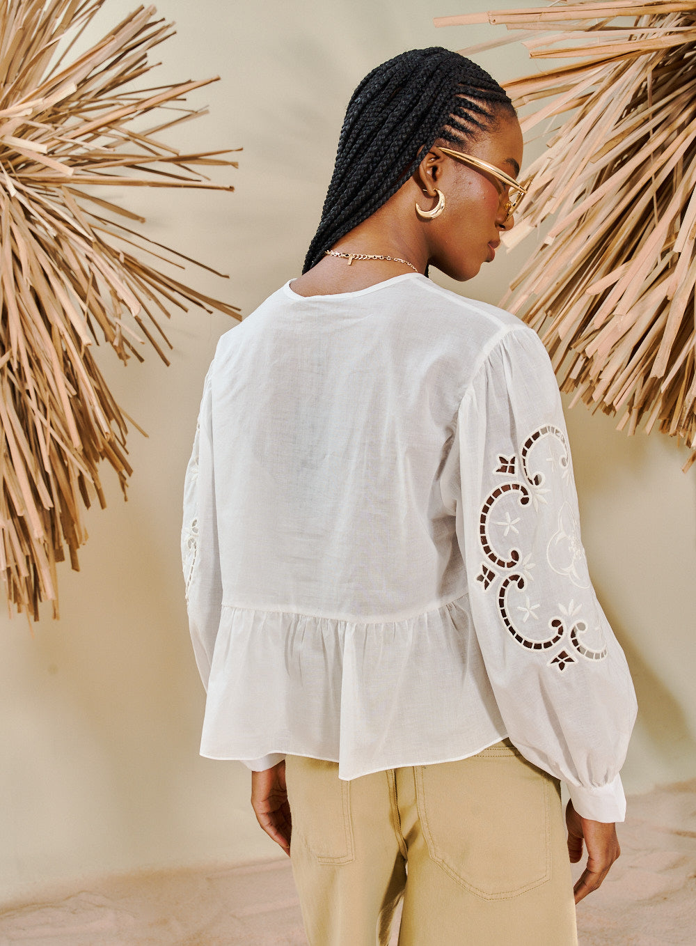 Blusa Bordada Off Shell