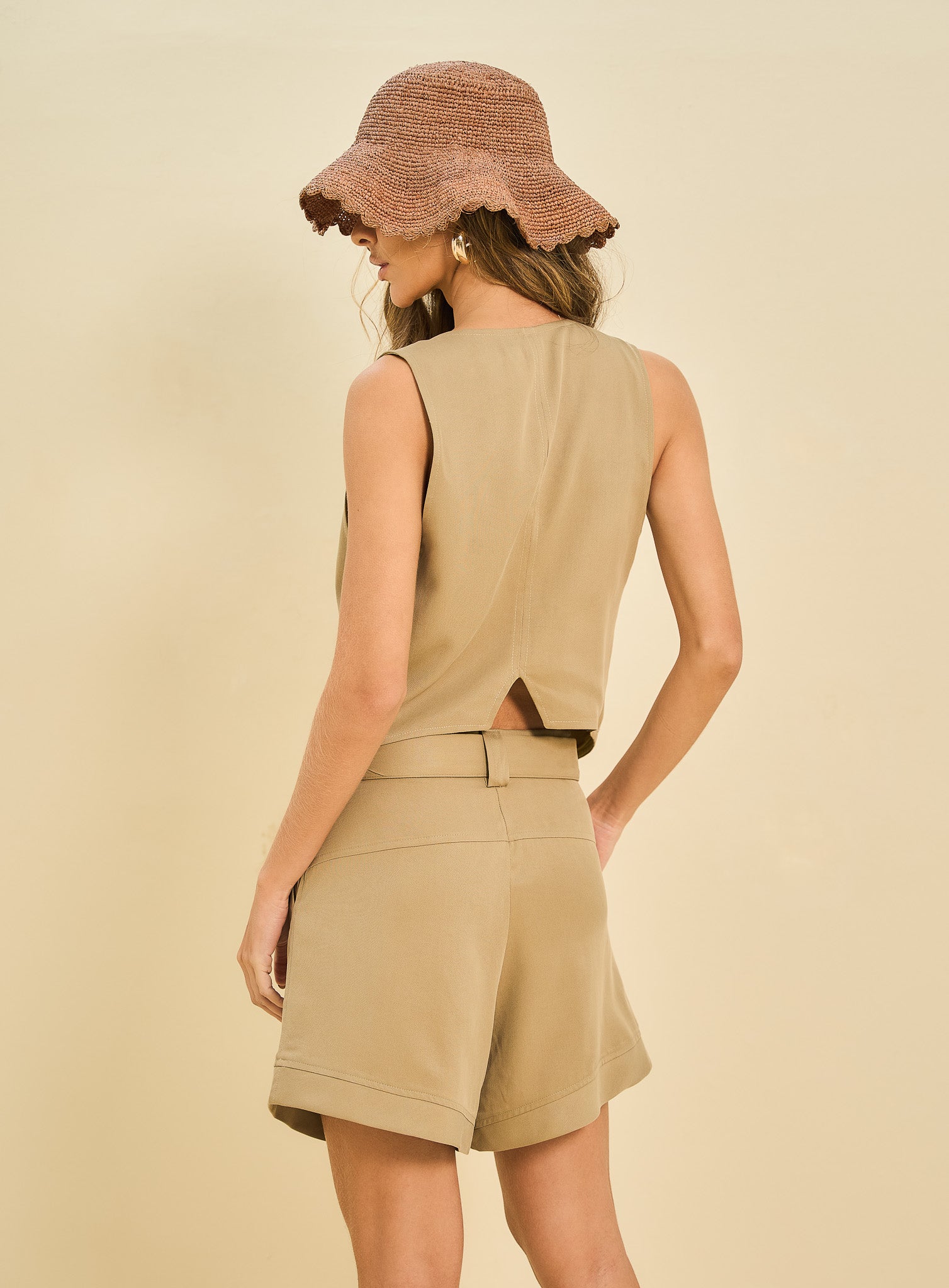 Short Com Cinto Verde Raffia