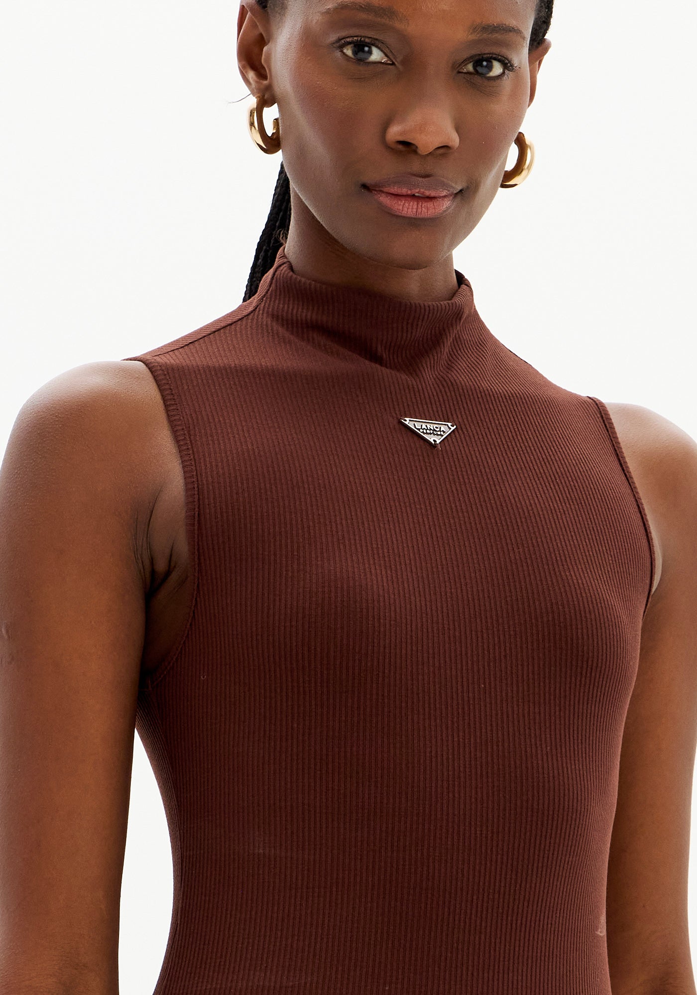 Blusa Canelada Gola Alta Marrom