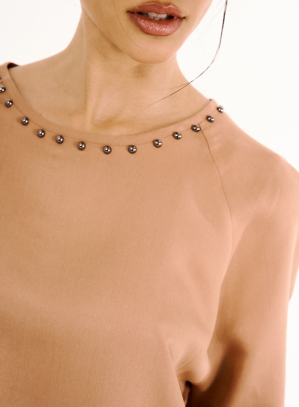 Blusa Com Bordado Manual Marrom