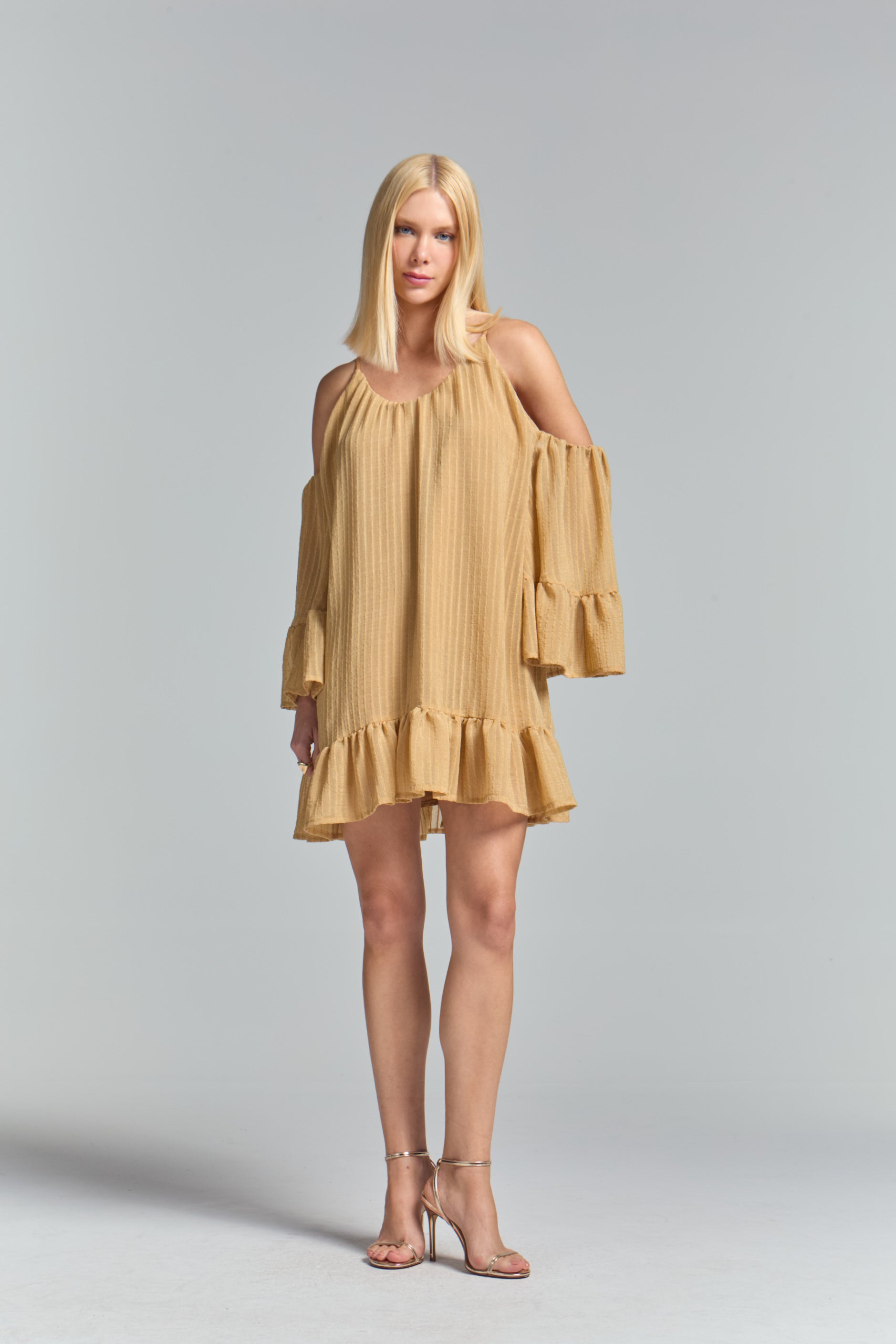 Vestido Bege Egido Curto